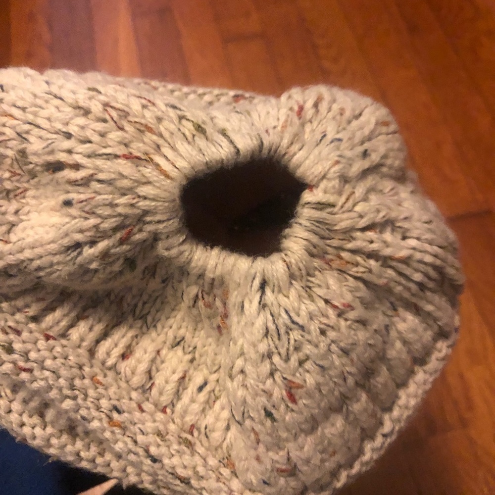 Messy bun hat - Picture 3 of 3
